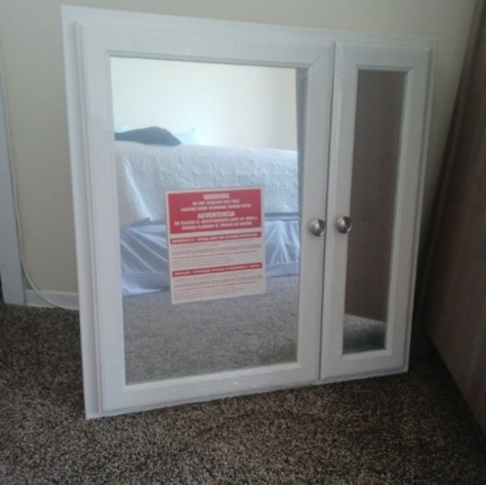 Bathroom medicine cabinet